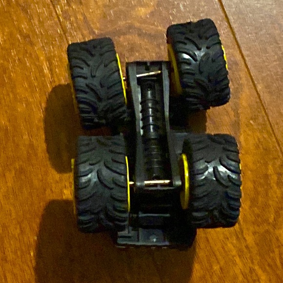 3 FOR $20 John Deere dune buggy - Picture 3 of 4